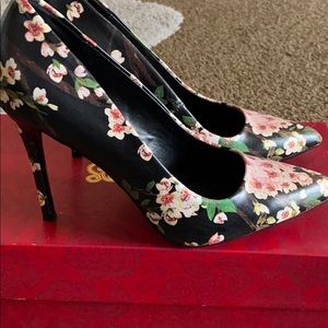 Carlos Santana floral pumps 7.5